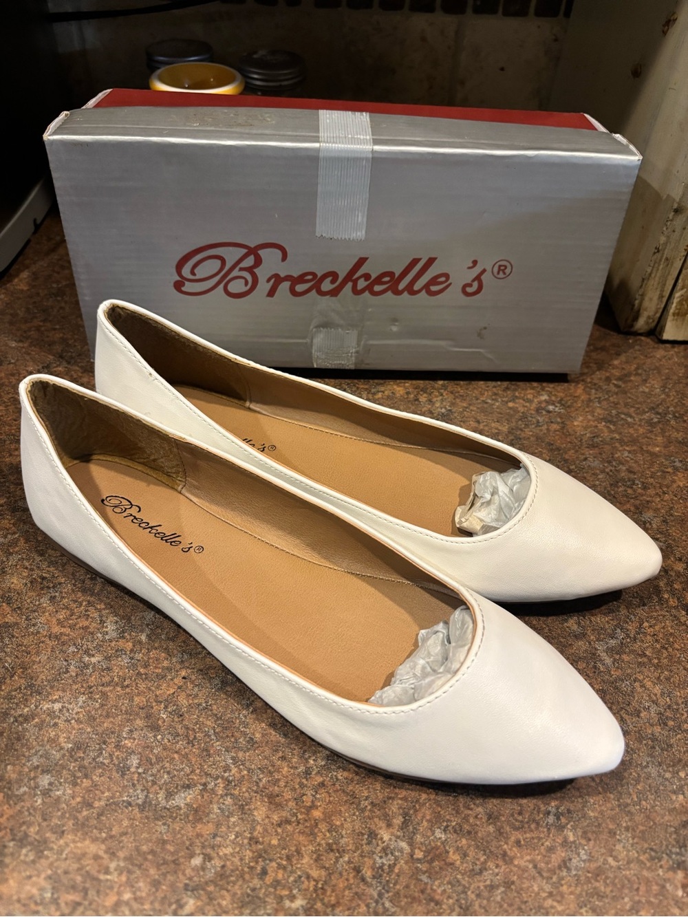 Breckelle's White Pointed Toe Ballet Flats